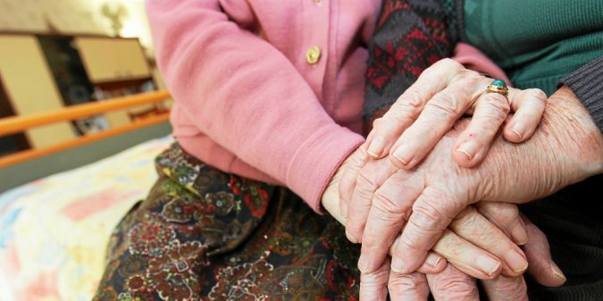 مساعدة المحتاجين