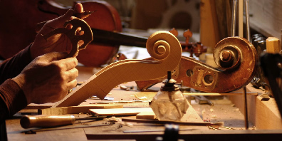 صانع آلات موسيقية