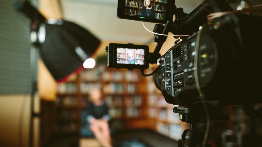 JE PEUX FILMER MONTER ET COLORIER UNE VIDÉO PUBLICITAIRE POUR VOTRE ENTREPRISE - portfolio - 0