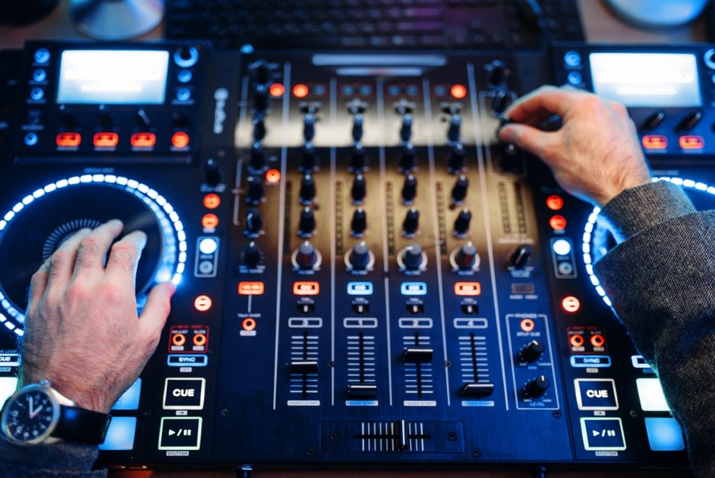 DJ pour soirée et anniversaire - portfolio - 1