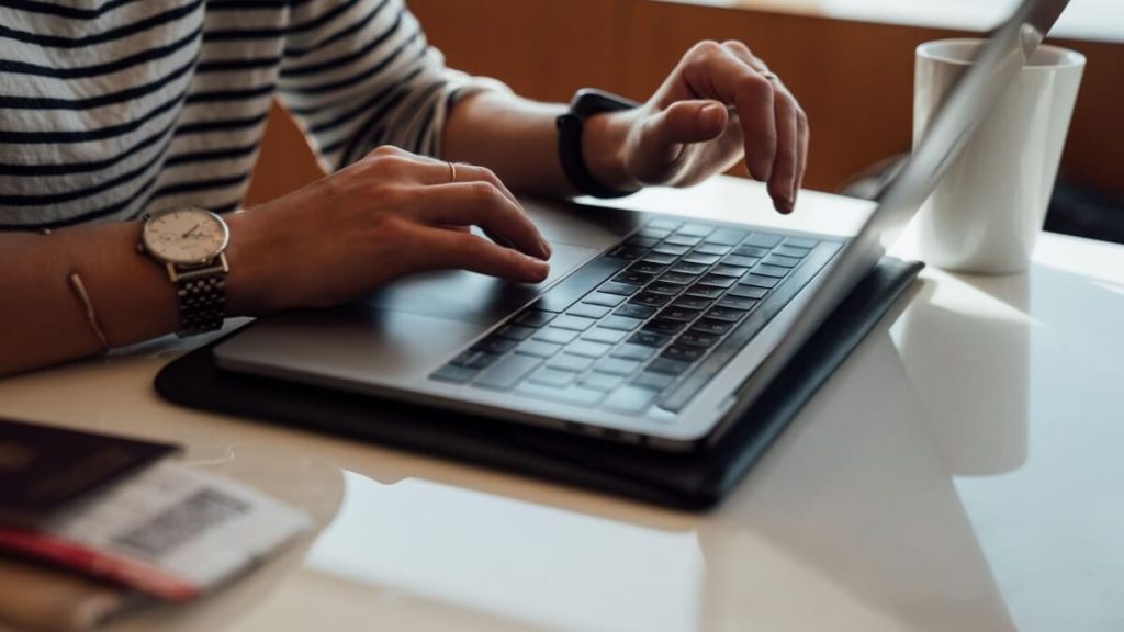 Comment devenir assistant virtuel freelance ?