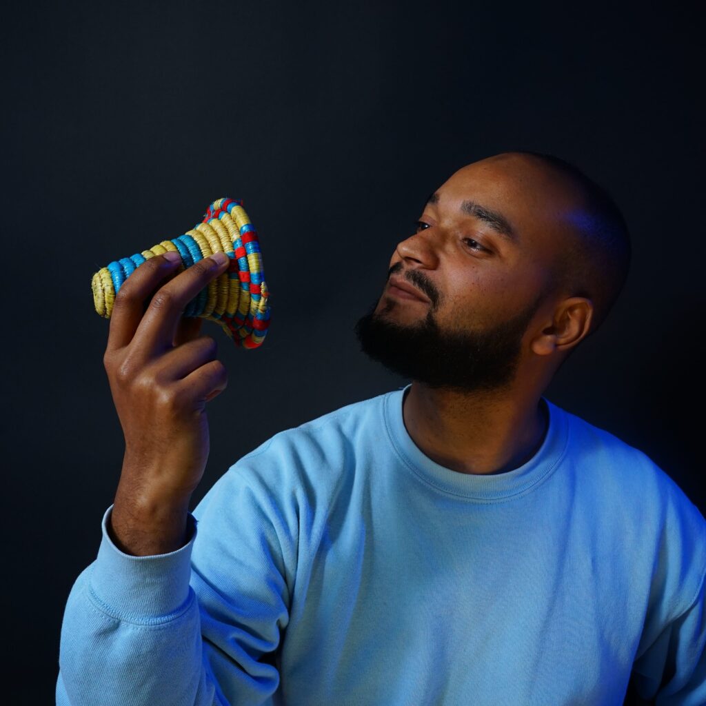 MEDIA ART STUDIO - الغلاف