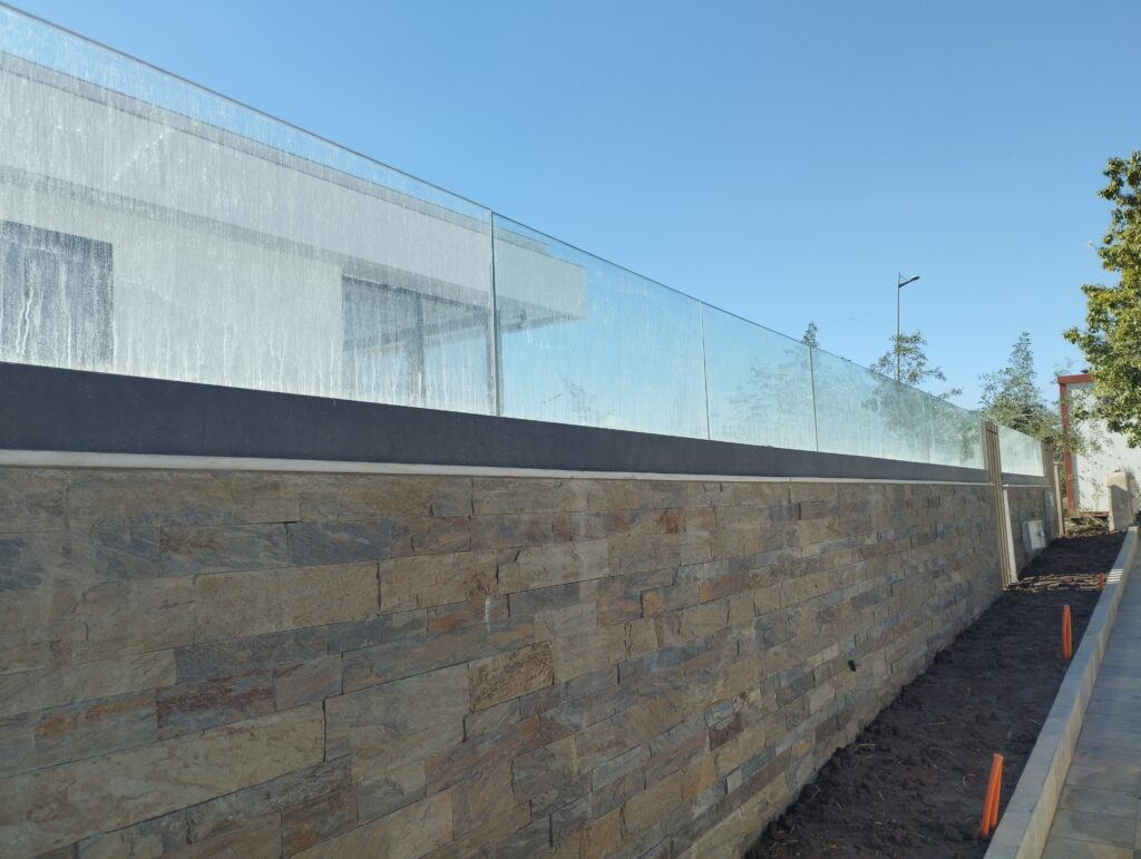 Installation et fabrication de la menuiserie aluminium, pvc, verres - portfolio - 1