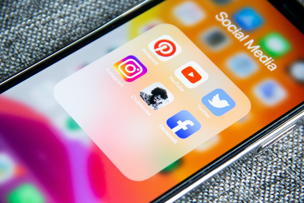 Publicités sur YouTube vs Publicités sur Facebook : Quel canal choisir pour votre stratégie publicitaire ?