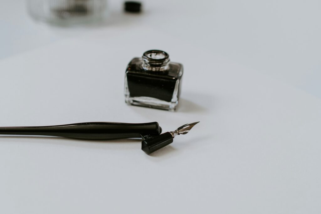 Trouver un calligraphe talentueux pour sublimer vos projets : Guide complet