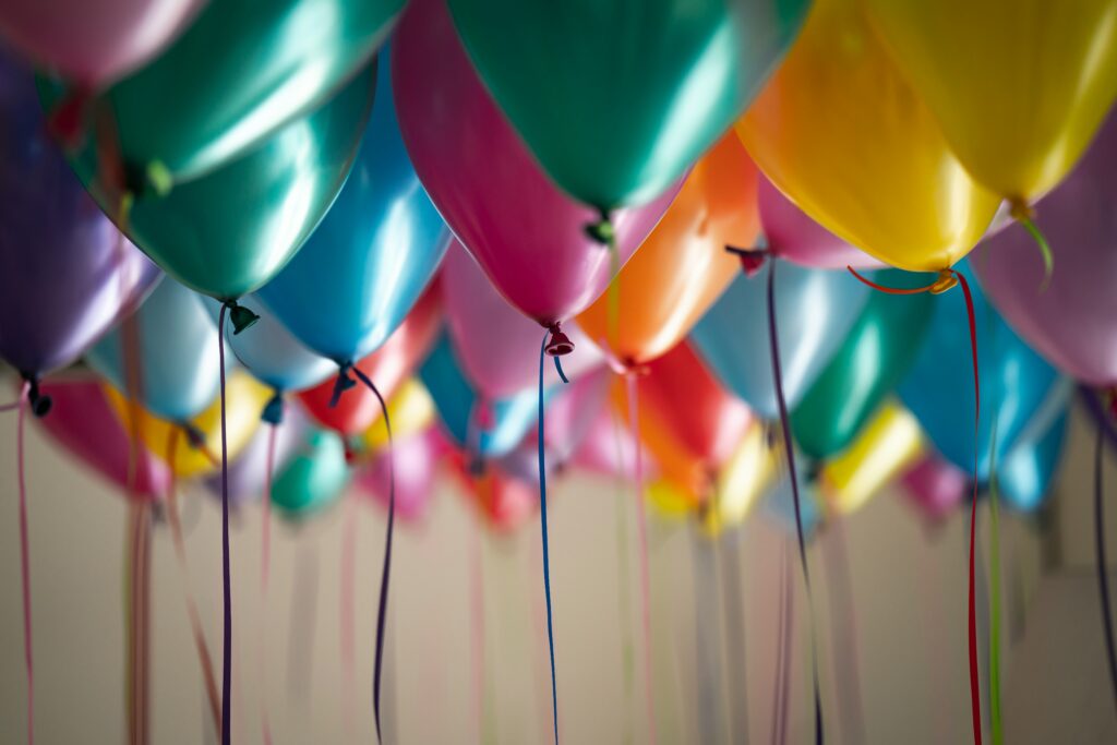 Organiser une fête d’anniversaire inoubliable : Conseils et idées originales