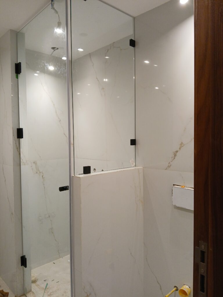 Brico aluminium - الغلاف