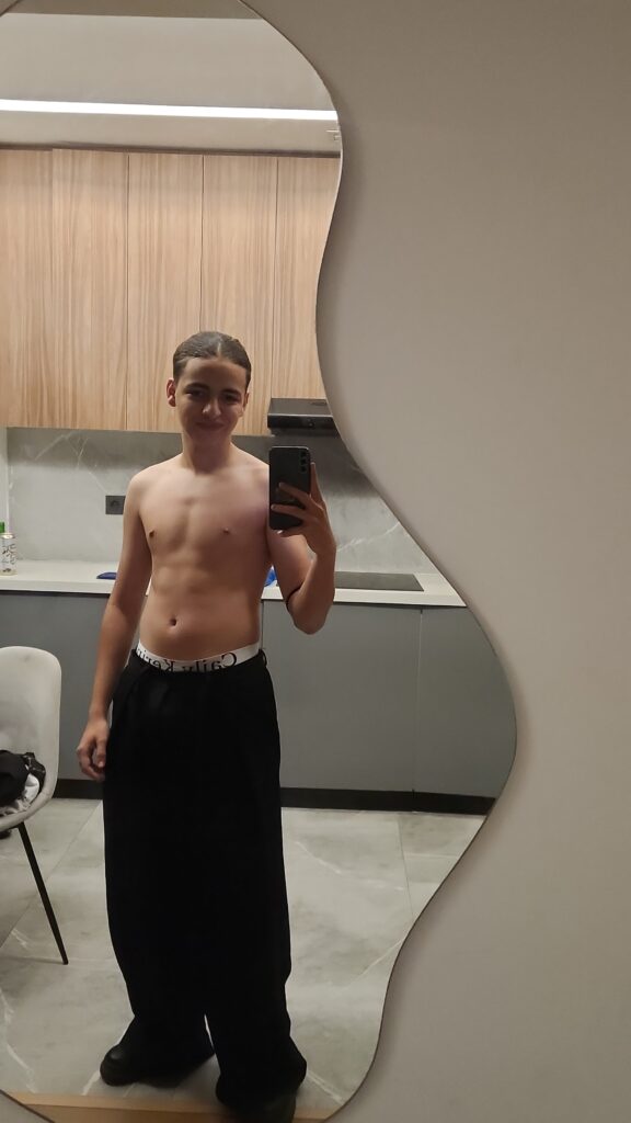 Si vous êtes sur CASA est que vous avez besoin dun jeune mannequin,vous pouriez me Contacter - portfolio - 2
